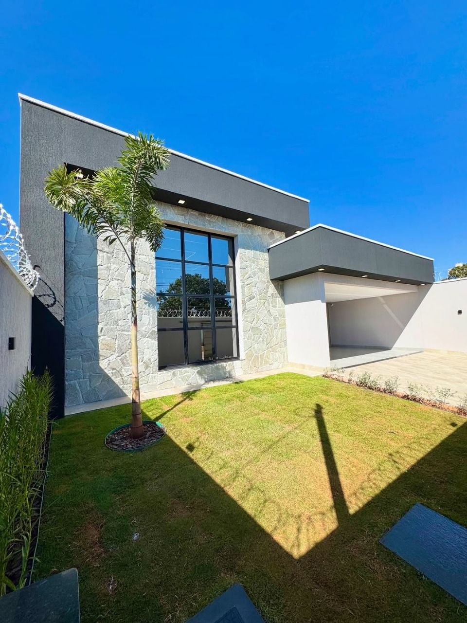 Casa à venda com 4 quartos, 224m² - Foto 1