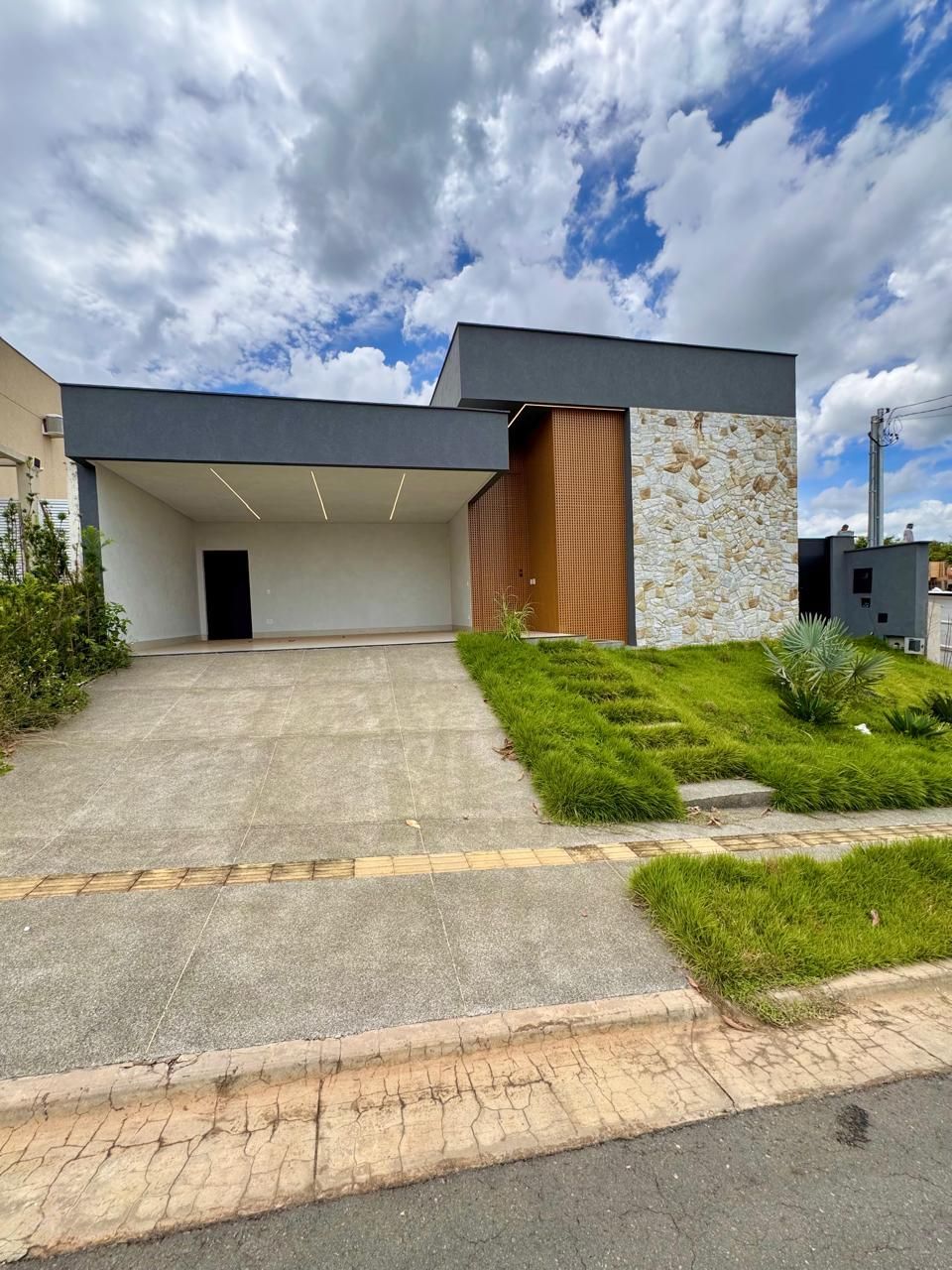 Casa de Condomínio à venda com 3 quartos, 197m² - Foto 1