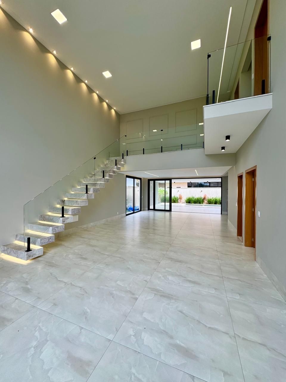 Casa de Condomínio à venda com 5 quartos, 300m² - Foto 4