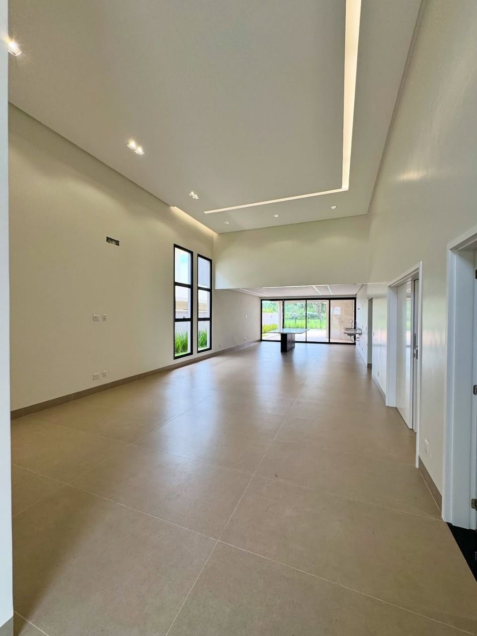 Casa de Condomínio à venda com 4 quartos, 325m² - Foto 5