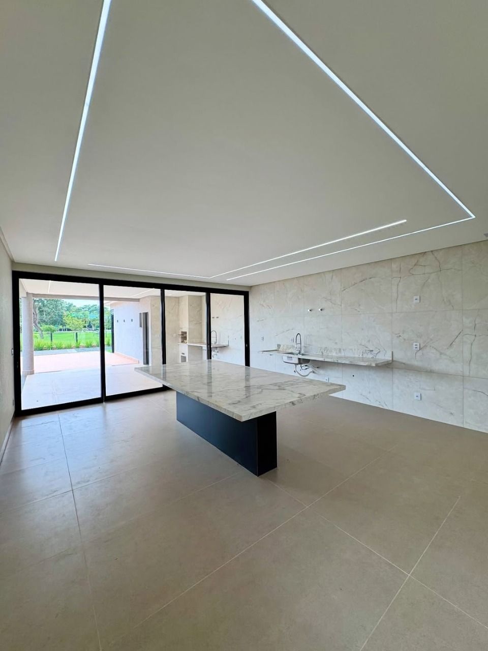 Casa de Condomínio à venda com 4 quartos, 325m² - Foto 7