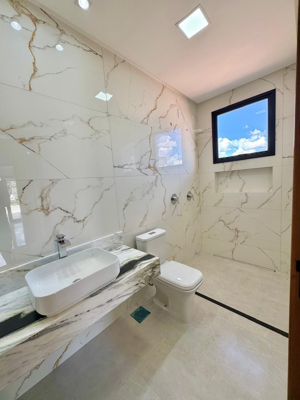 Casa de Condomínio à venda com 4 quartos, 240m² - Foto 11