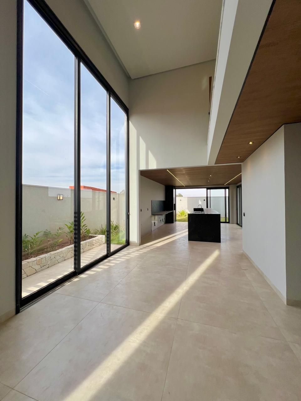 Casa de Condomínio à venda com 4 quartos, 361m² - Foto 4