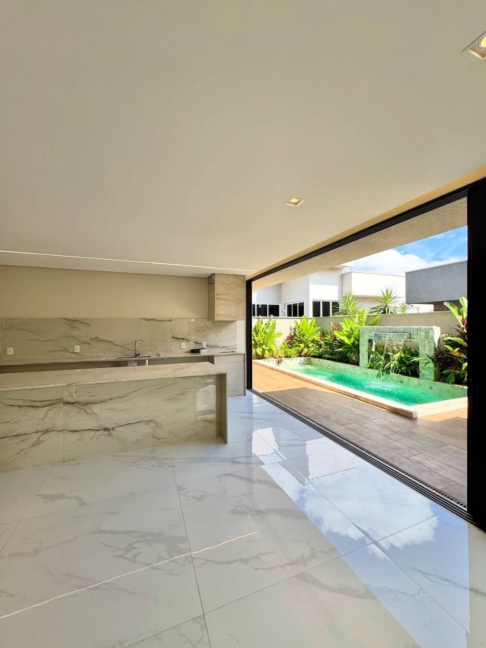 Casa de Condomínio à venda com 4 quartos, 360m² - Foto 8