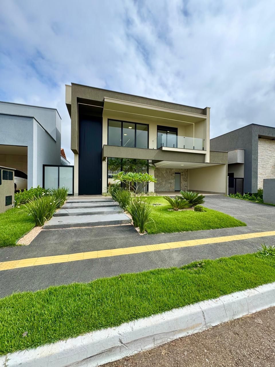 Casa de Condomínio à venda com 5 quartos, 300m² - Foto 2