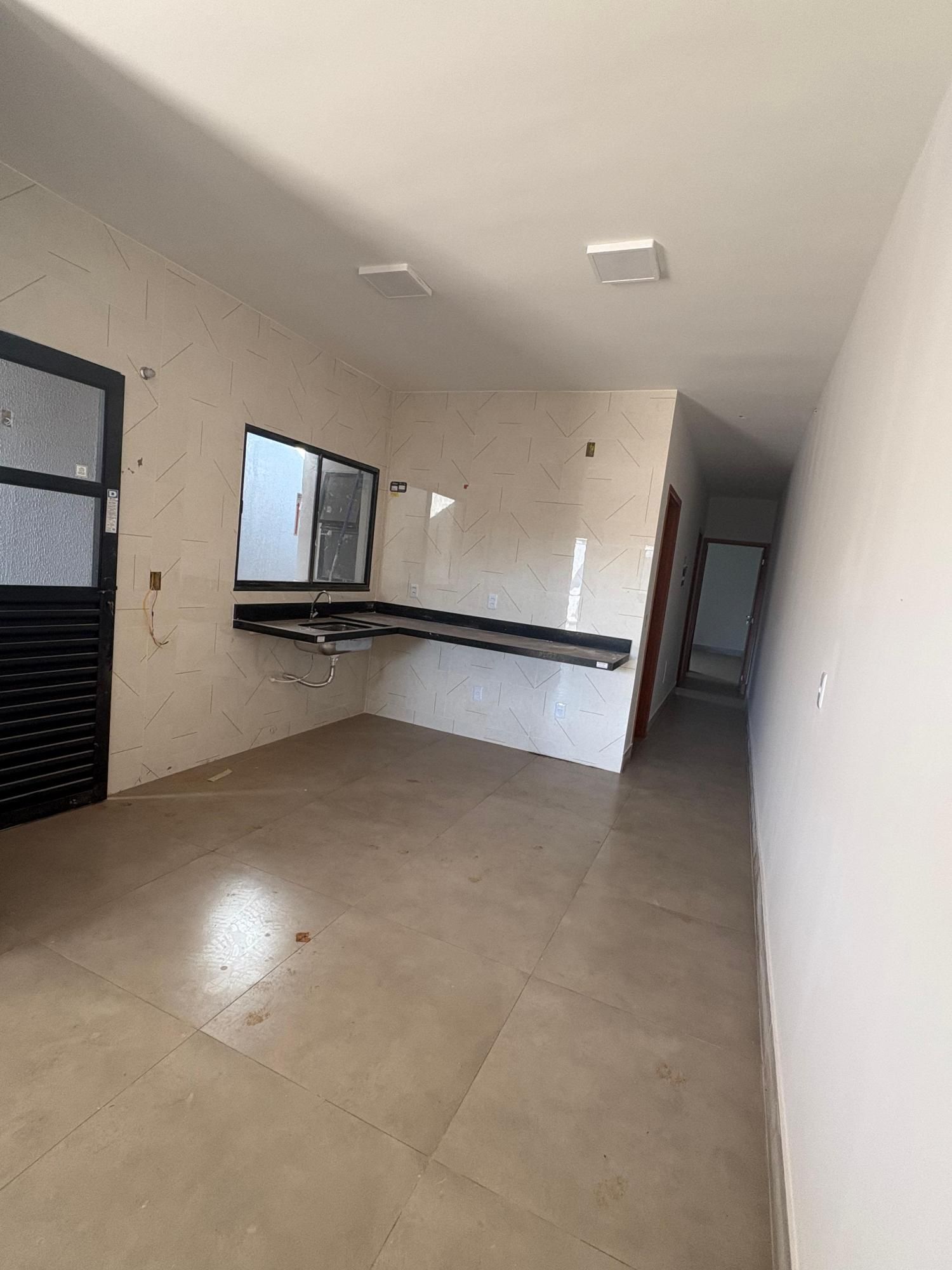 Casa à venda com 2 quartos, 90m² - Foto 3