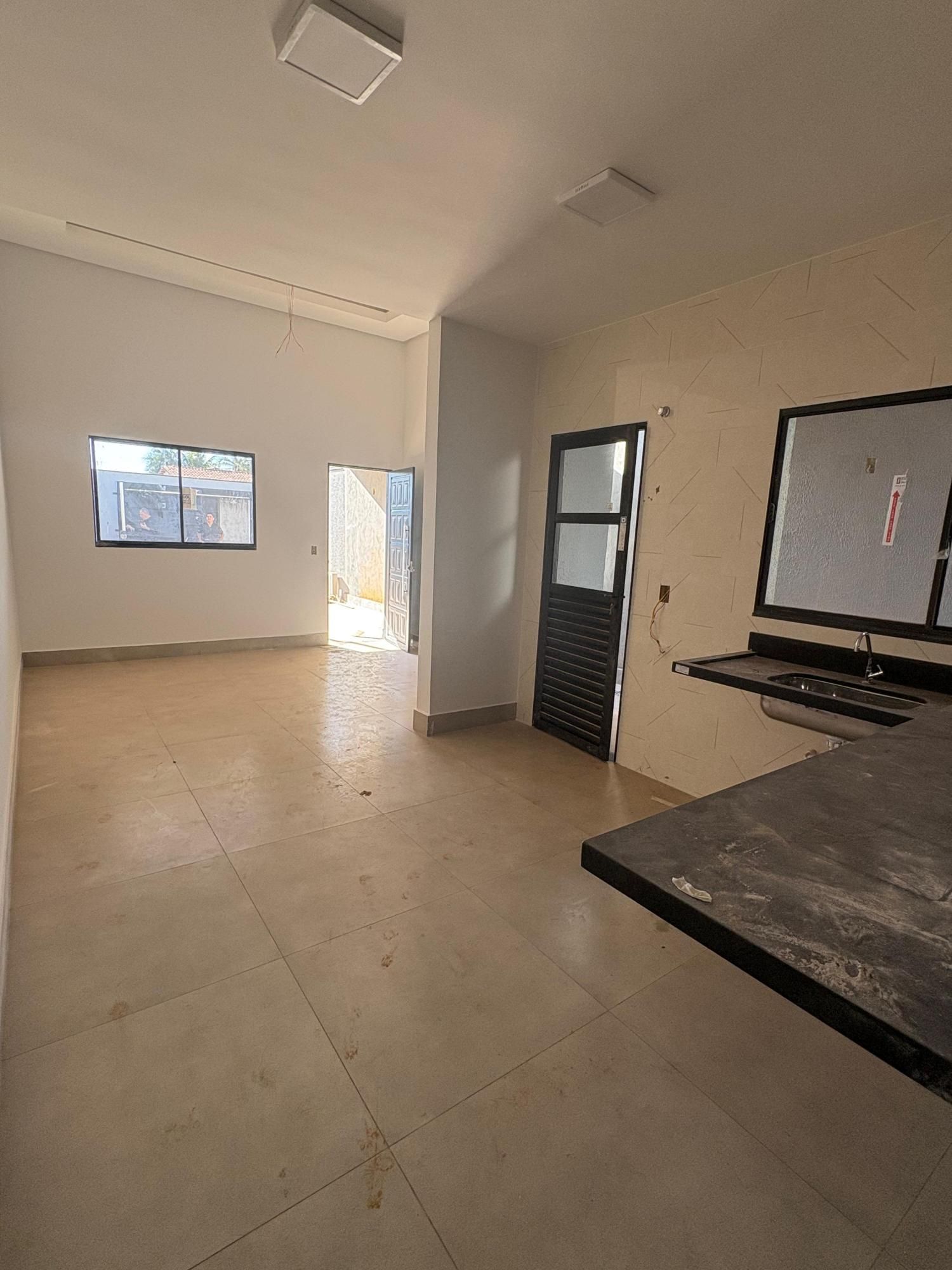 Casa à venda com 2 quartos, 90m² - Foto 2