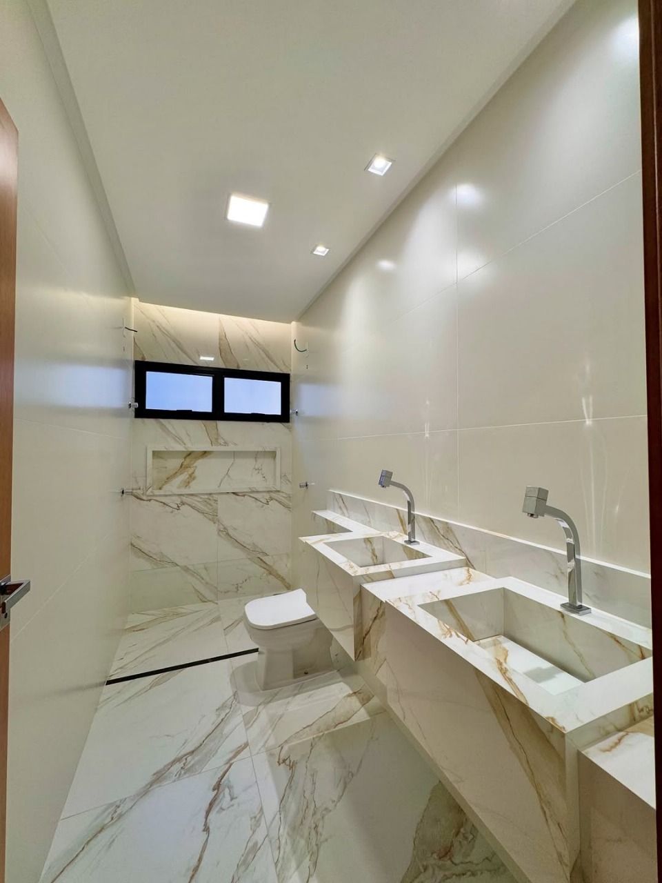 Casa à venda com 4 quartos, 224m² - Foto 15