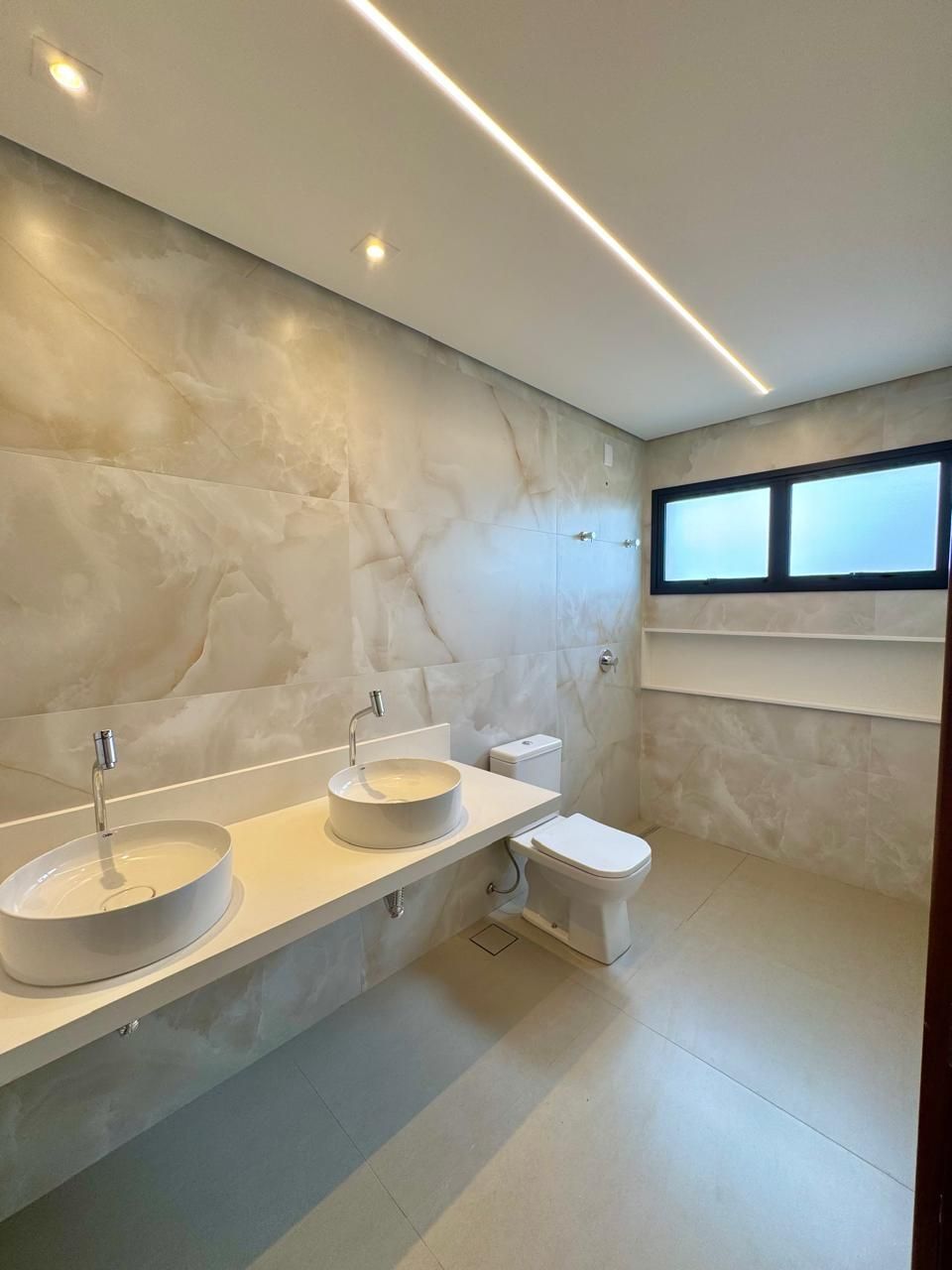 Casa de Condomínio à venda com 4 quartos, 251m² - Foto 9