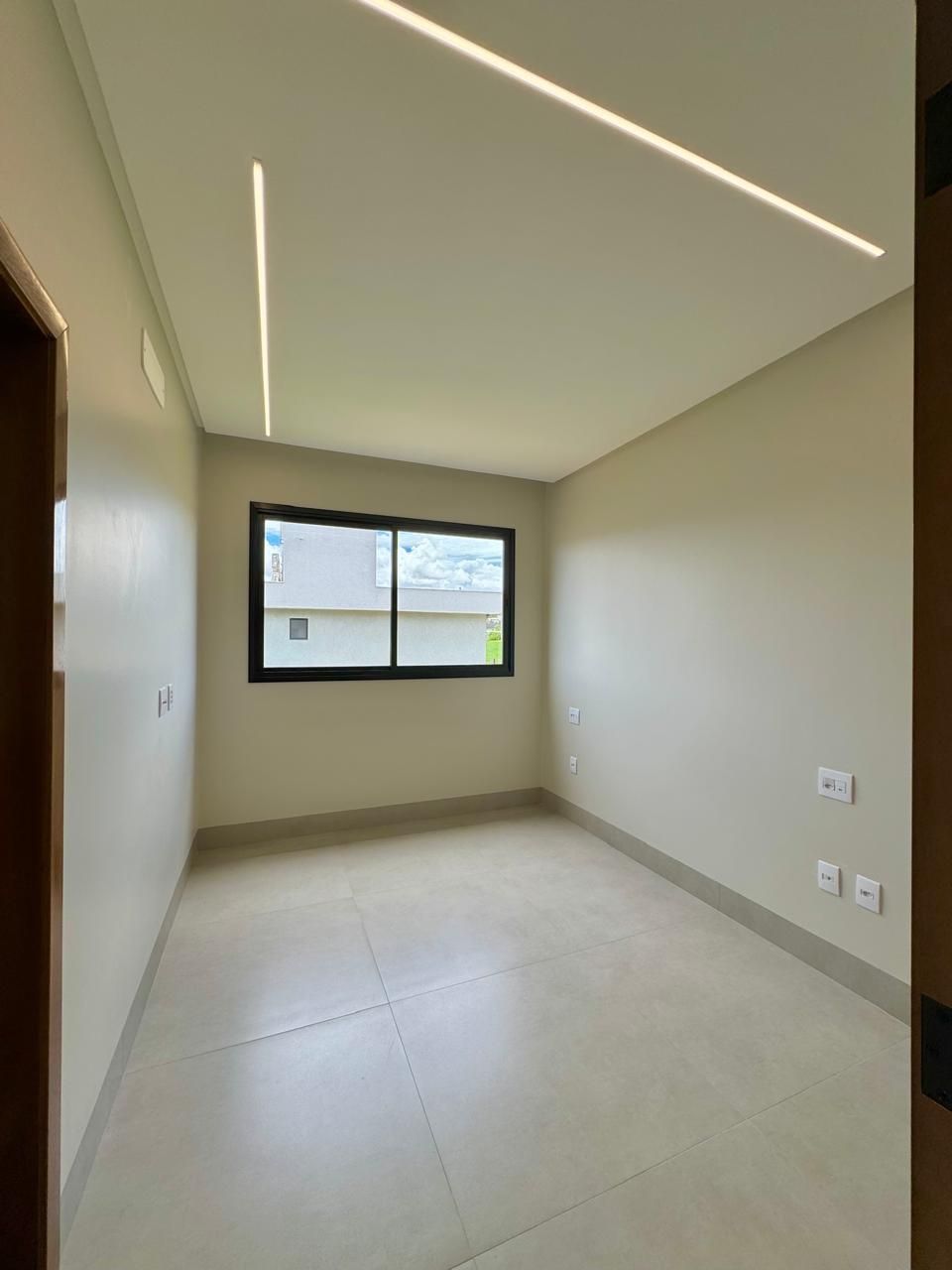 Casa de Condomínio à venda com 3 quartos, 225m² - Foto 17