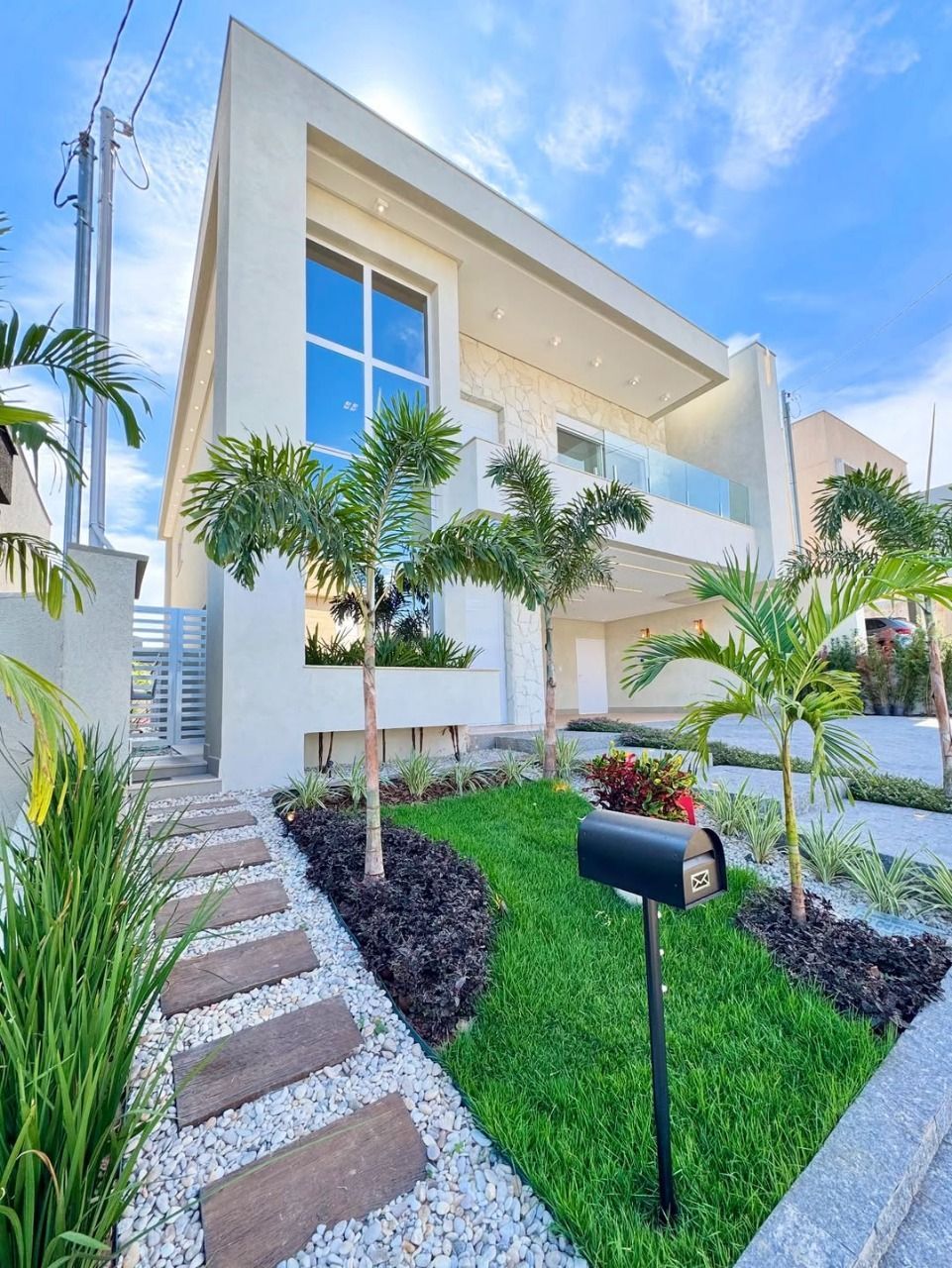 Casa de Condomínio à venda com 4 quartos, 270m² - Foto 1