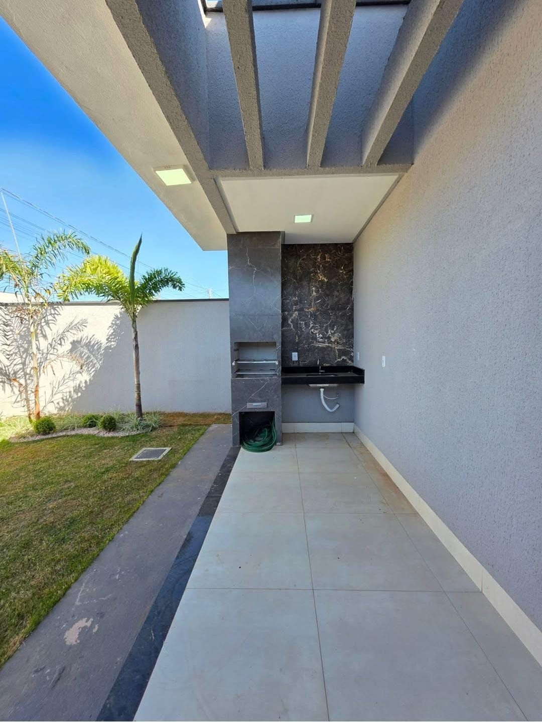 Casa à venda com 2 quartos, 70m² - Foto 2