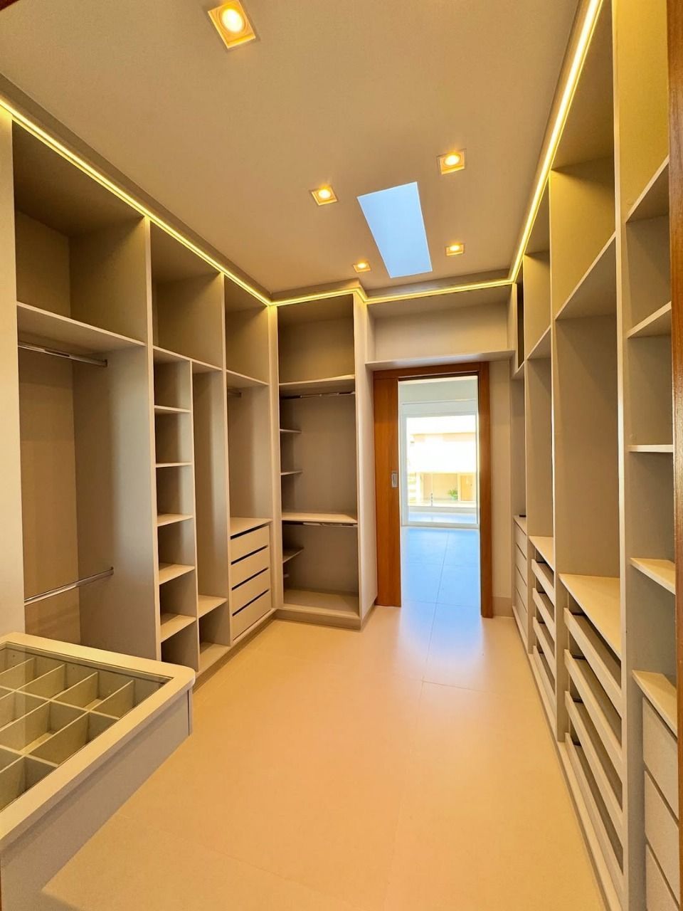 Casa de Condomínio à venda com 4 quartos, 270m² - Foto 17