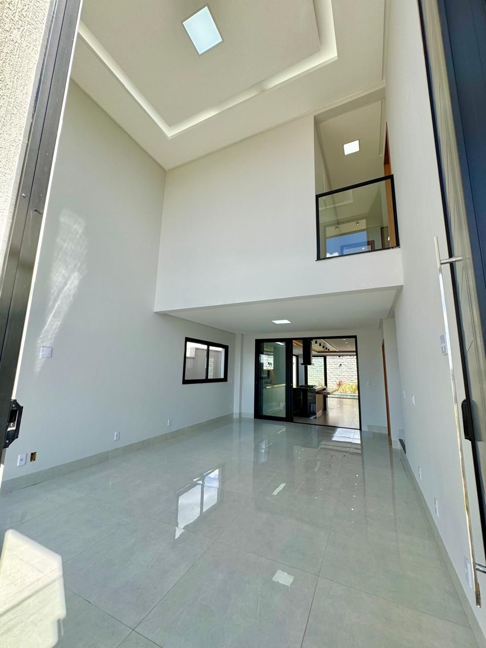 Casa de Condomínio à venda com 4 quartos, 240m² - Foto 4