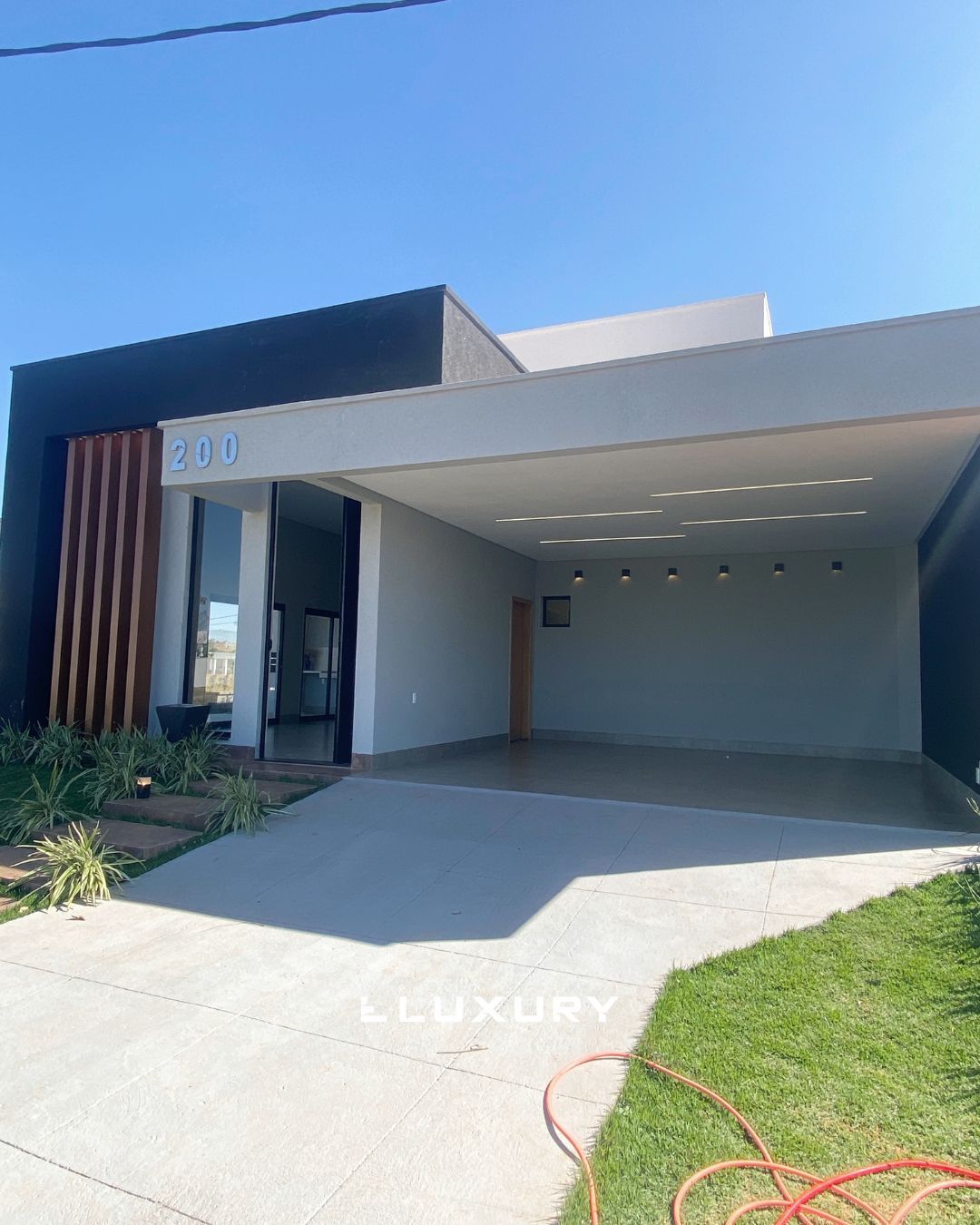 Casa de Condomínio para alugar com 4 quartos, 388m² - Foto 1
