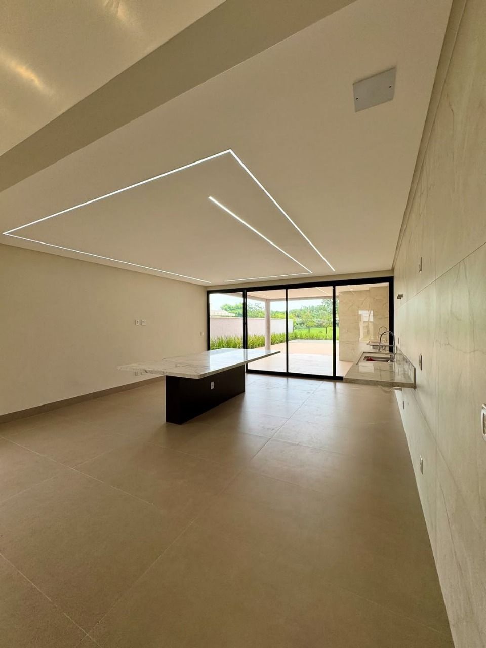 Casa de Condomínio à venda com 4 quartos, 325m² - Foto 6