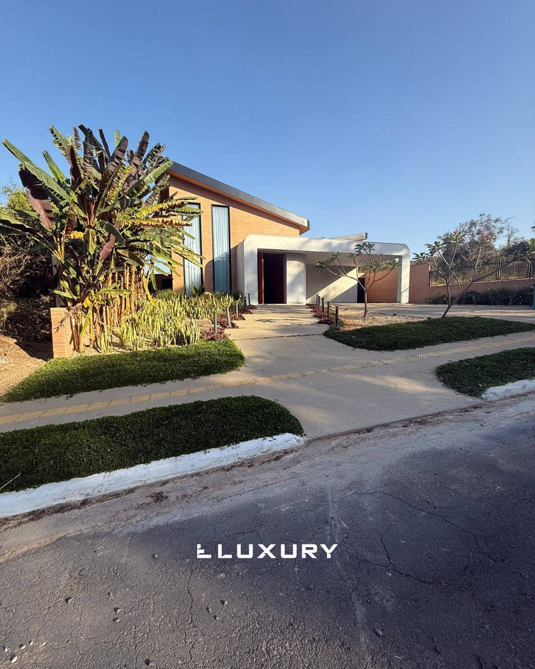 Casa de Condomínio à venda com 4 quartos, 365m² - Foto 2