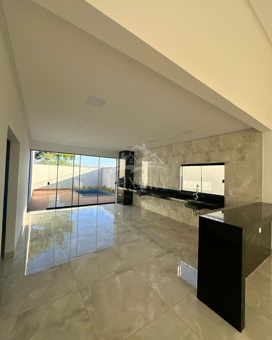 Casa à venda com 3 quartos, 218m² - Foto 7