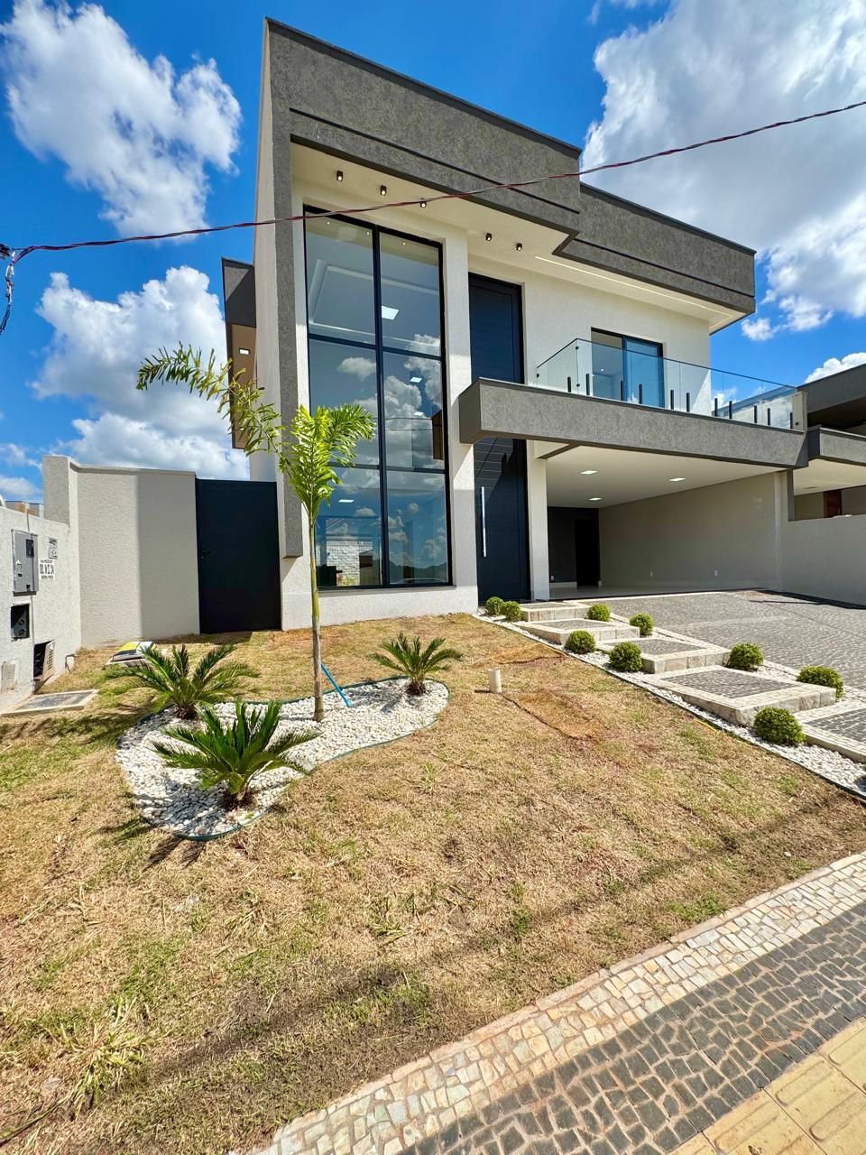 Casa de Condomínio à venda com 4 quartos, 240m² - Foto 2