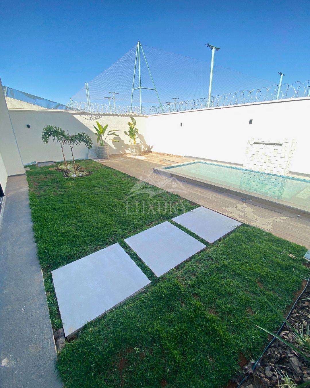 Casa à venda com 4 quartos, 205m² - Foto 1