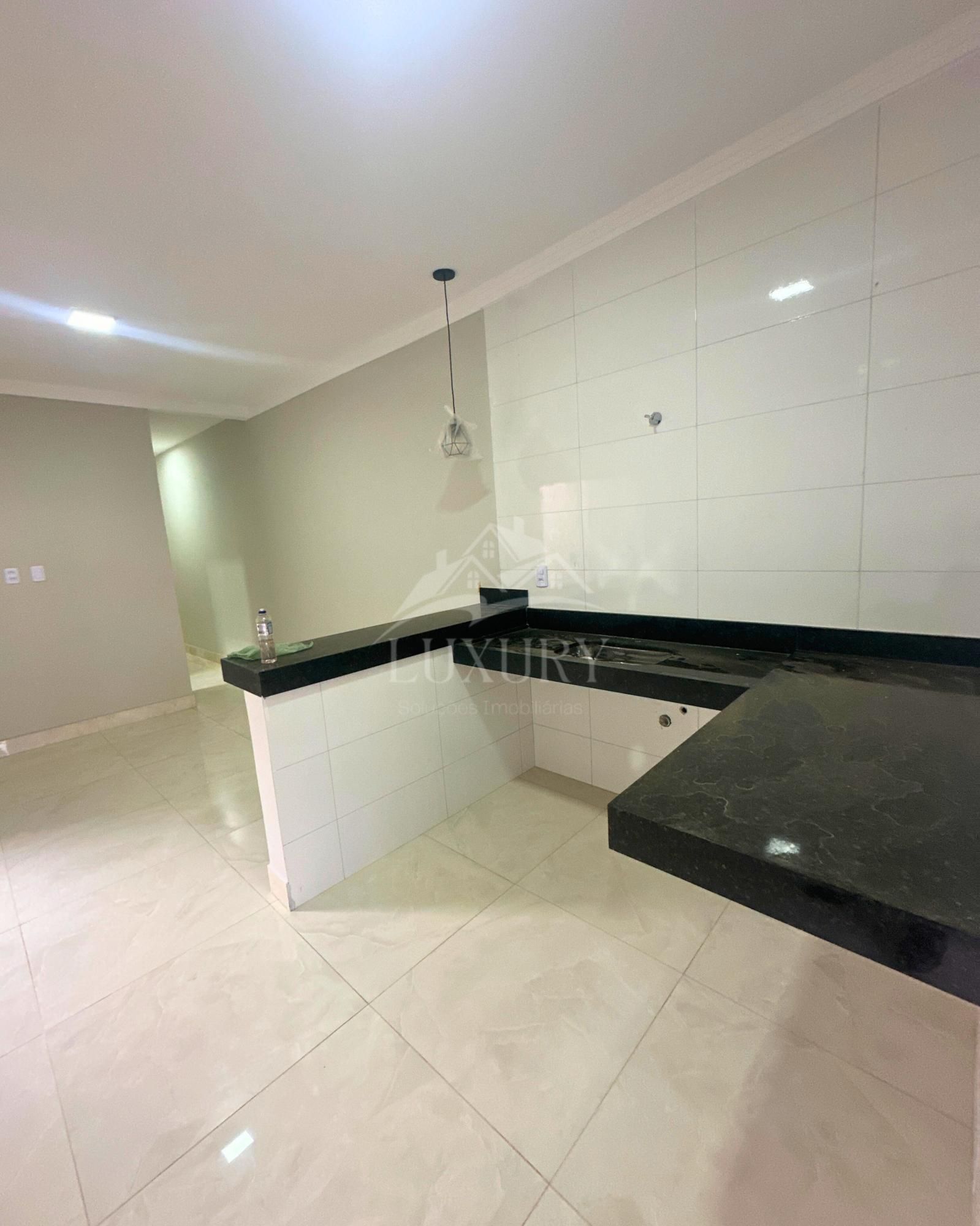 Casa à venda com 3 quartos, 90m² - Foto 2