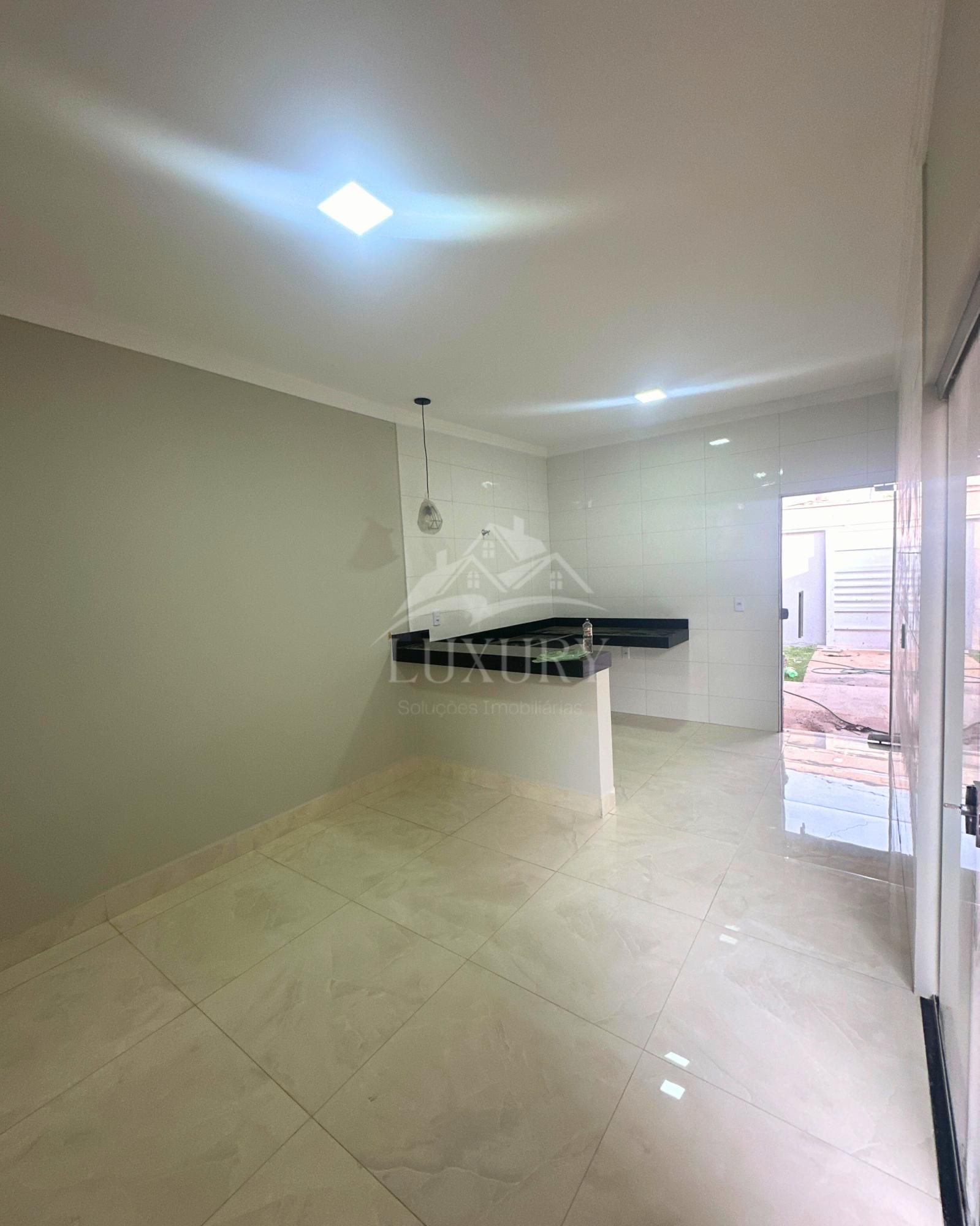 Casa à venda com 3 quartos, 90m² - Foto 4