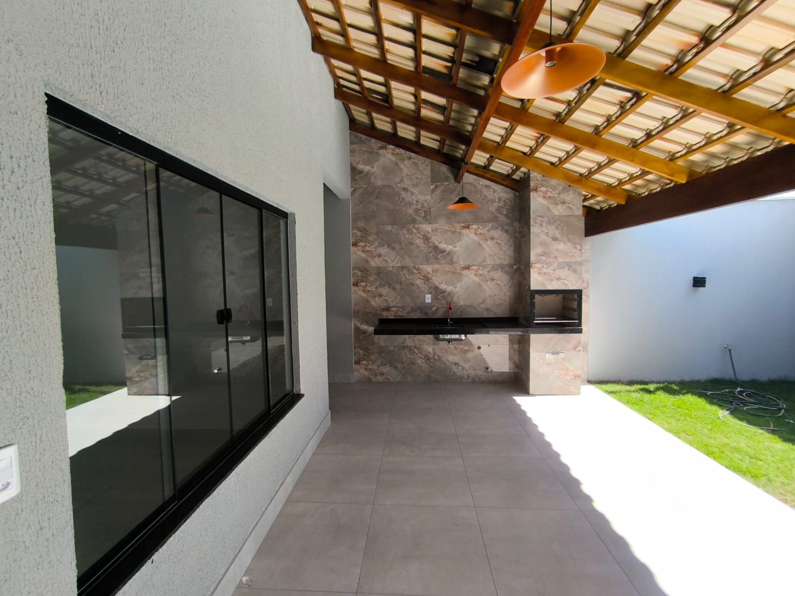 Casa à venda com 3 quartos, 100m² - Foto 3