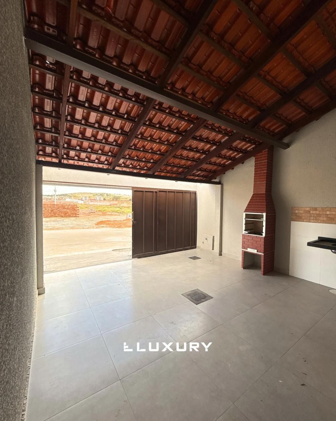 Casa à venda com 2 quartos, 90m² - Foto 2