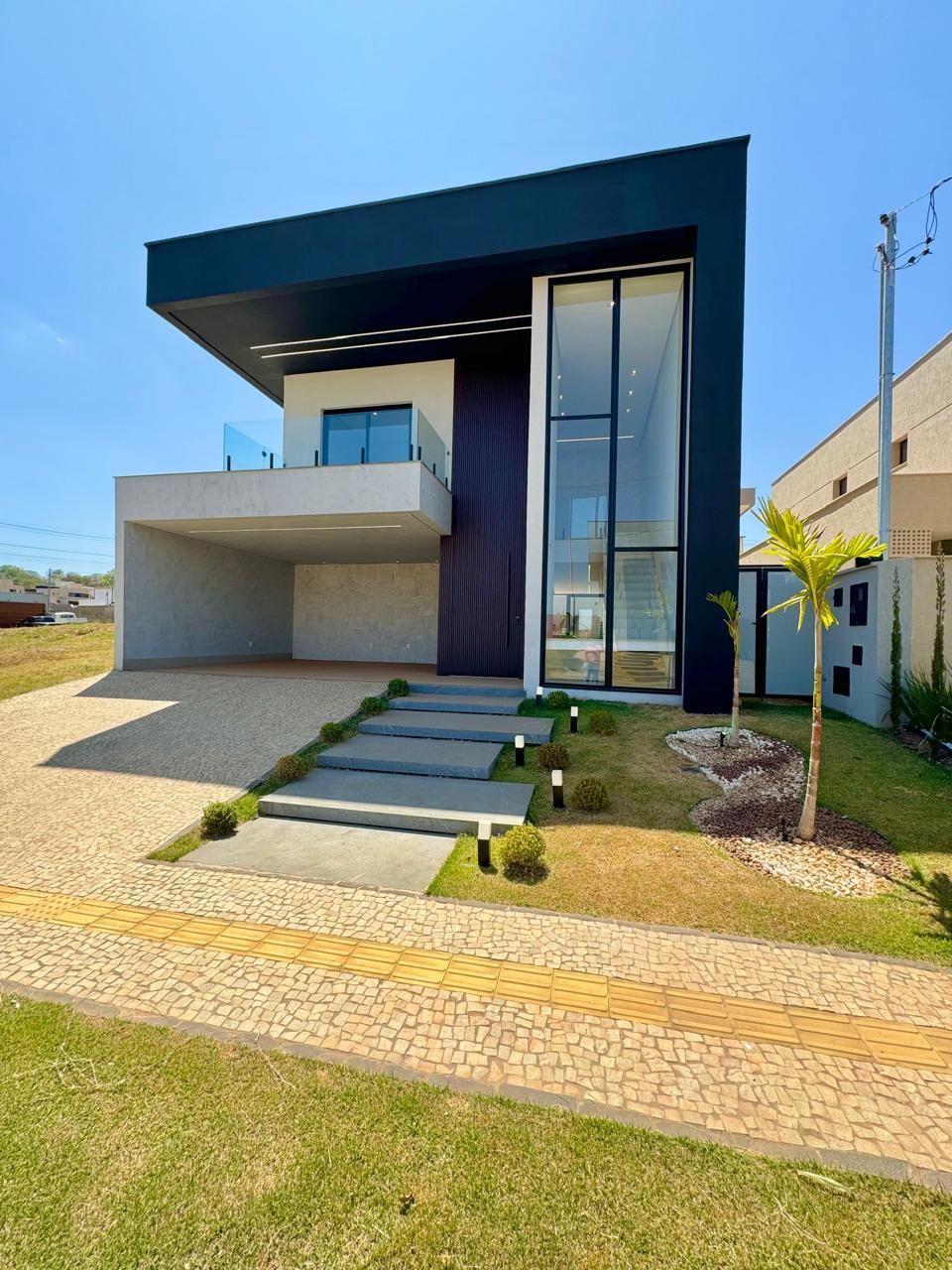 Casa de Condomínio à venda com 4 quartos, 225m² - Foto 2