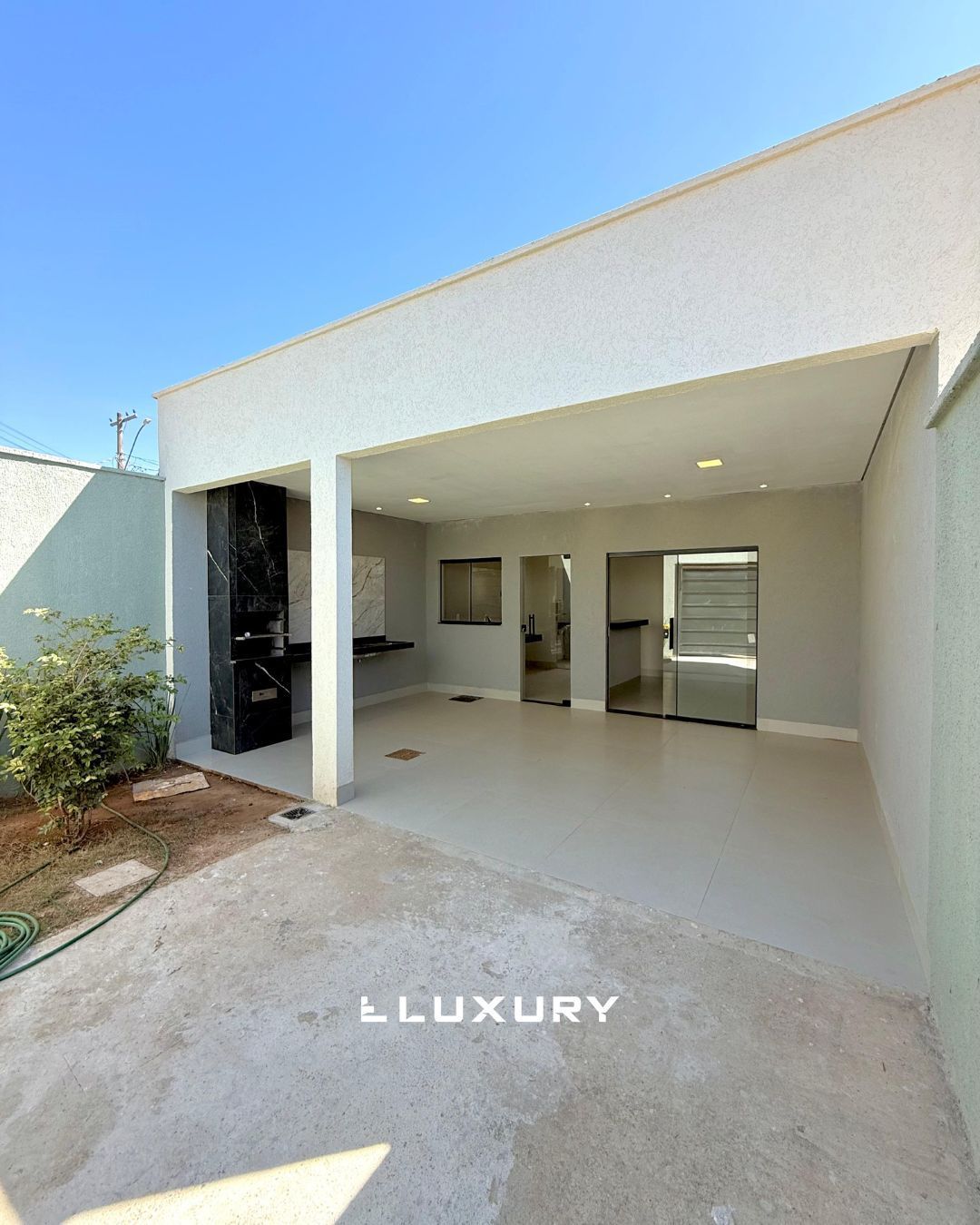 Casa à venda com 3 quartos, 102m² - Foto 1