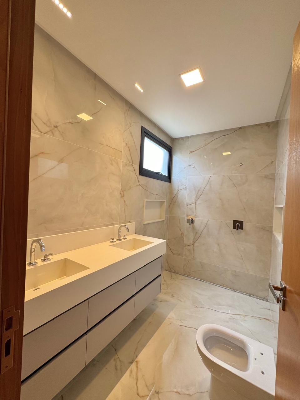Casa de Condomínio à venda com 4 quartos, 253m² - Foto 16