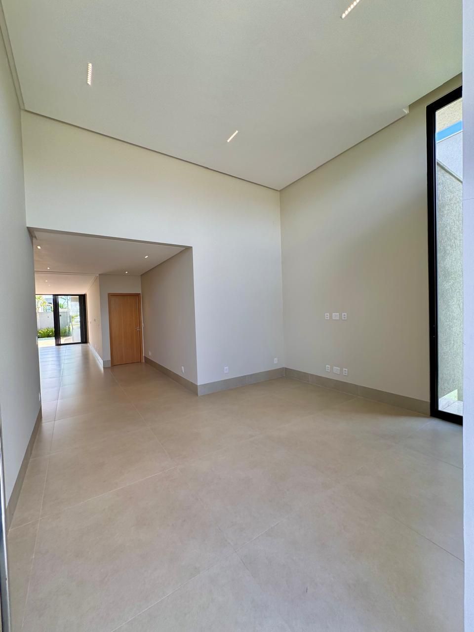 Casa de Condomínio à venda com 4 quartos, 253m² - Foto 4