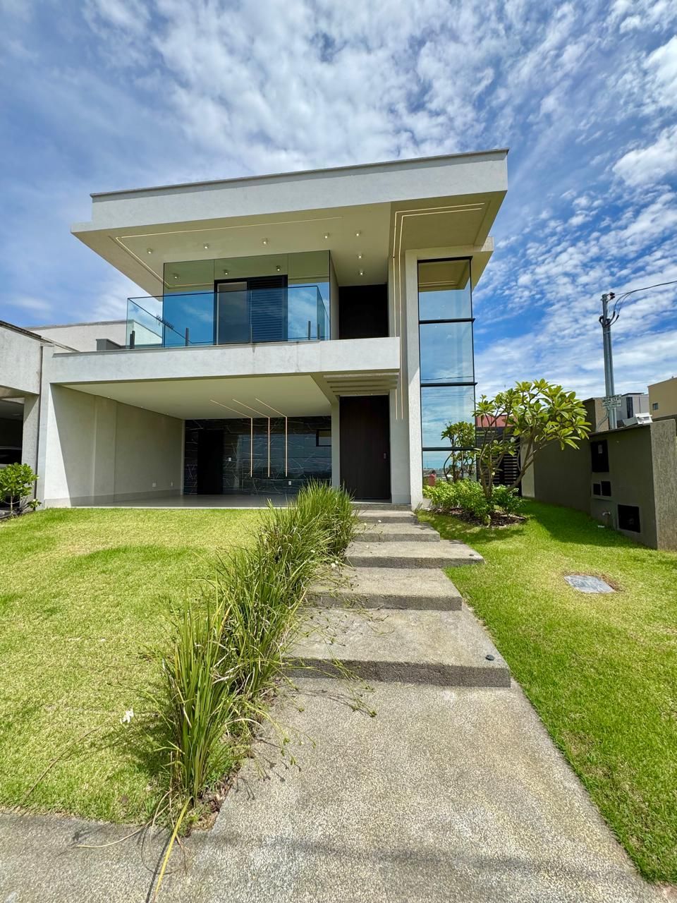 Casa de Condomínio à venda com 3 quartos, 224m² - Foto 2