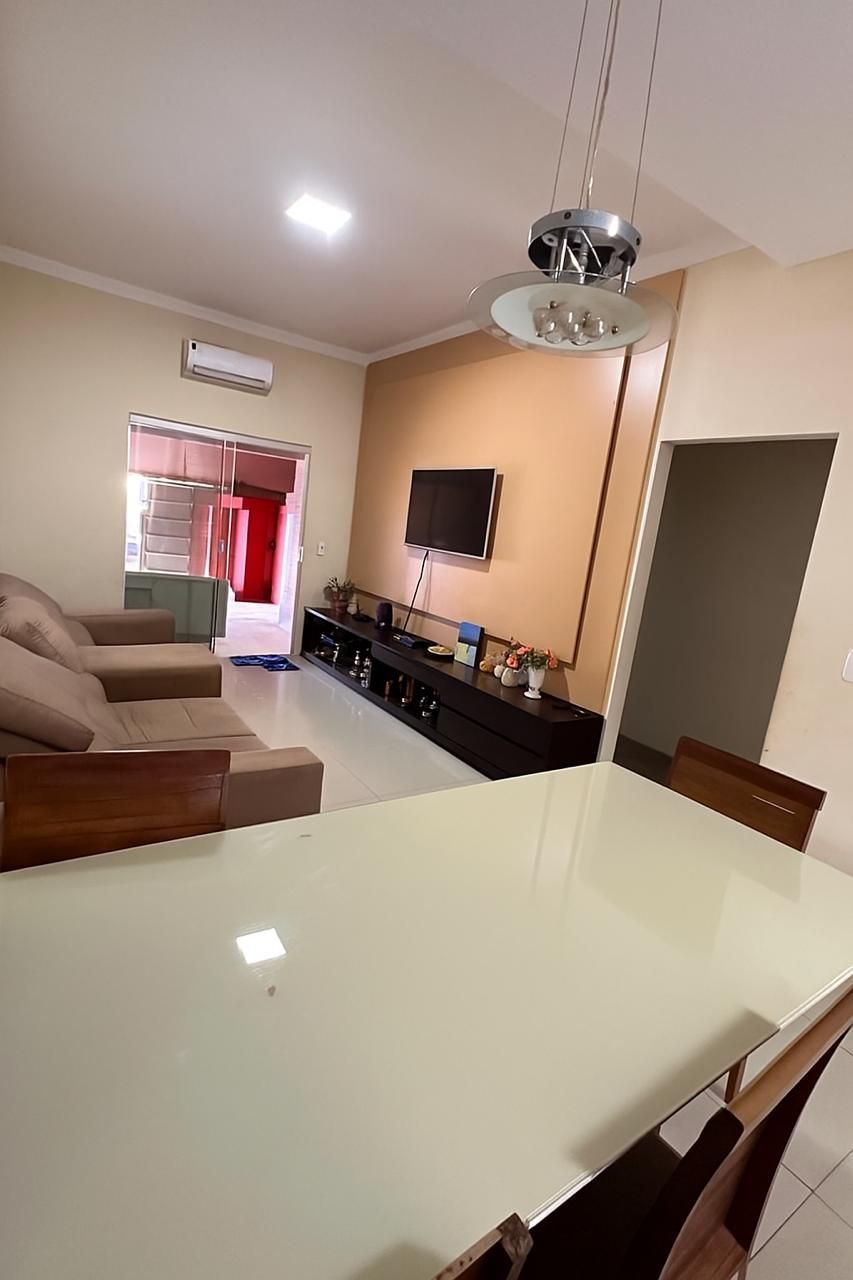 Casa para alugar com 3 quartos, 115m² - Foto 1