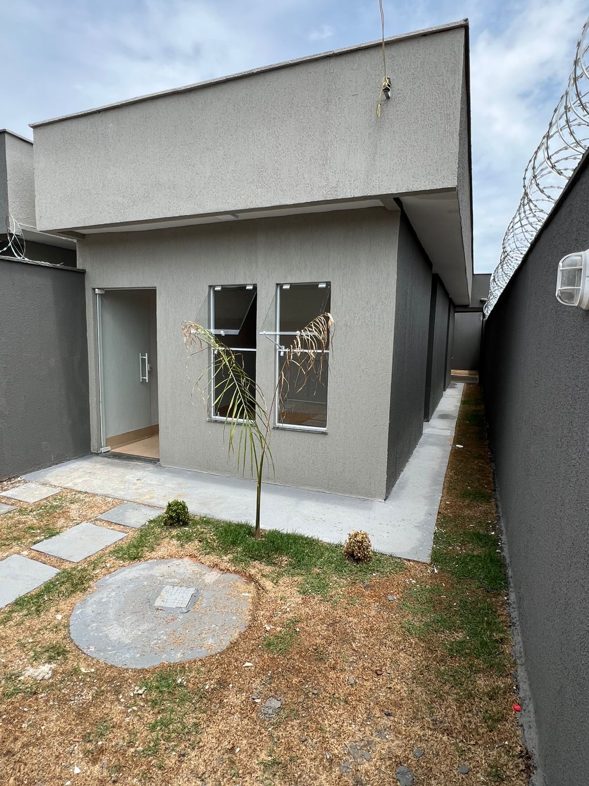 Casa à venda com 2 quartos, 78m² - Foto 1