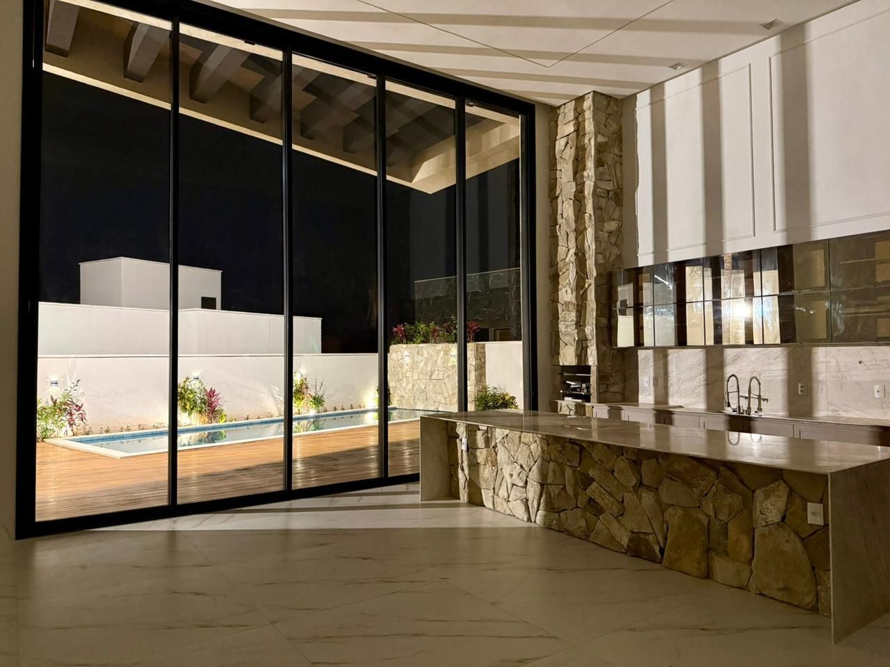 Casa de Condomínio à venda com 4 quartos, 356m² - Foto 5