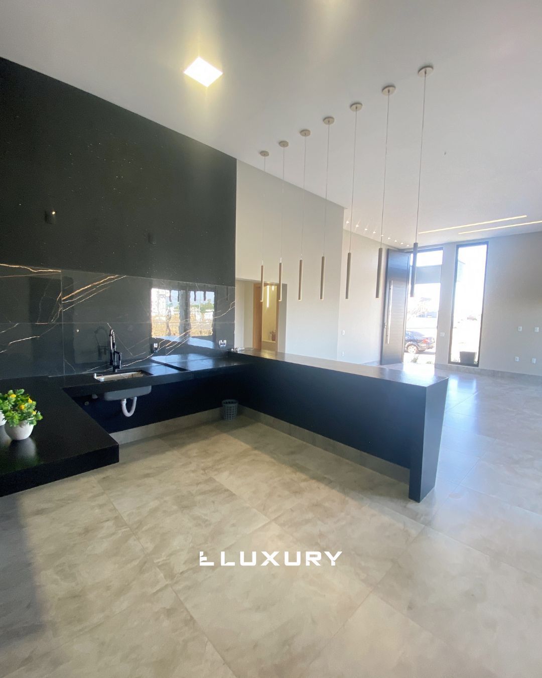Casa de Condomínio para alugar com 4 quartos, 388m² - Foto 4