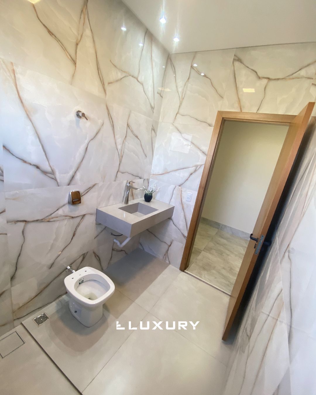Casa de Condomínio para alugar com 4 quartos, 388m² - Foto 16