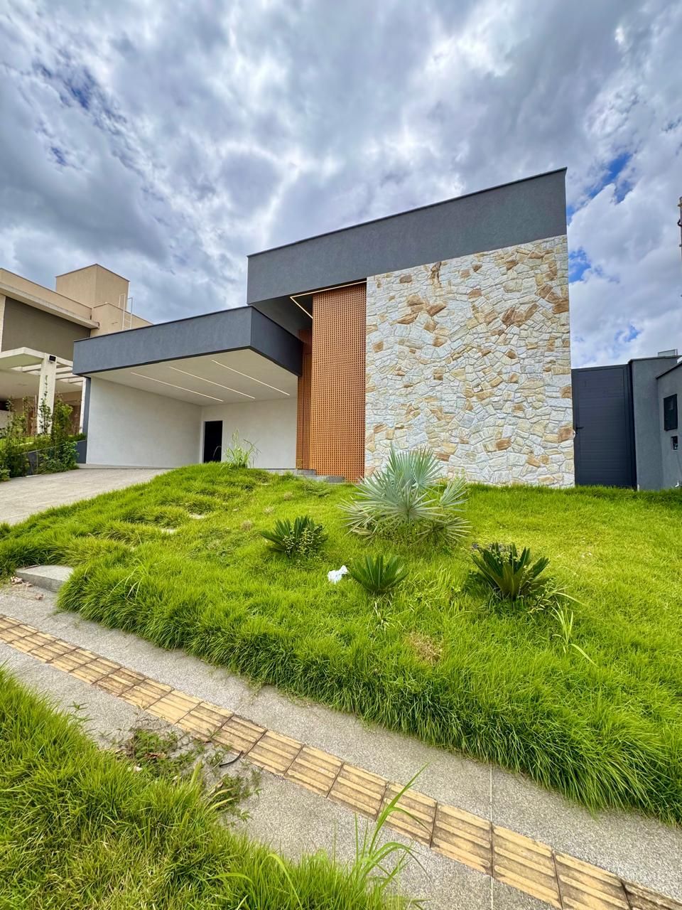 Casa de Condomínio à venda com 3 quartos, 197m² - Foto 2