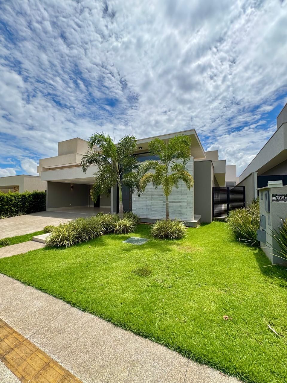 Casa de Condomínio à venda com 4 quartos, 253m² - Foto 2