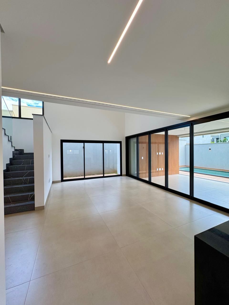 Casa de Condomínio à venda com 4 quartos, 251m² - Foto 4