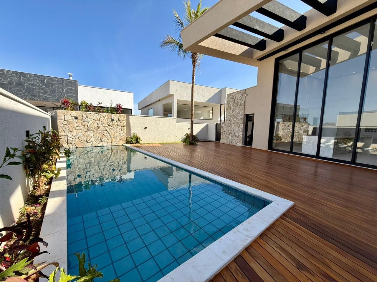 Casa de Condomínio à venda com 4 quartos, 356m² - Foto 9