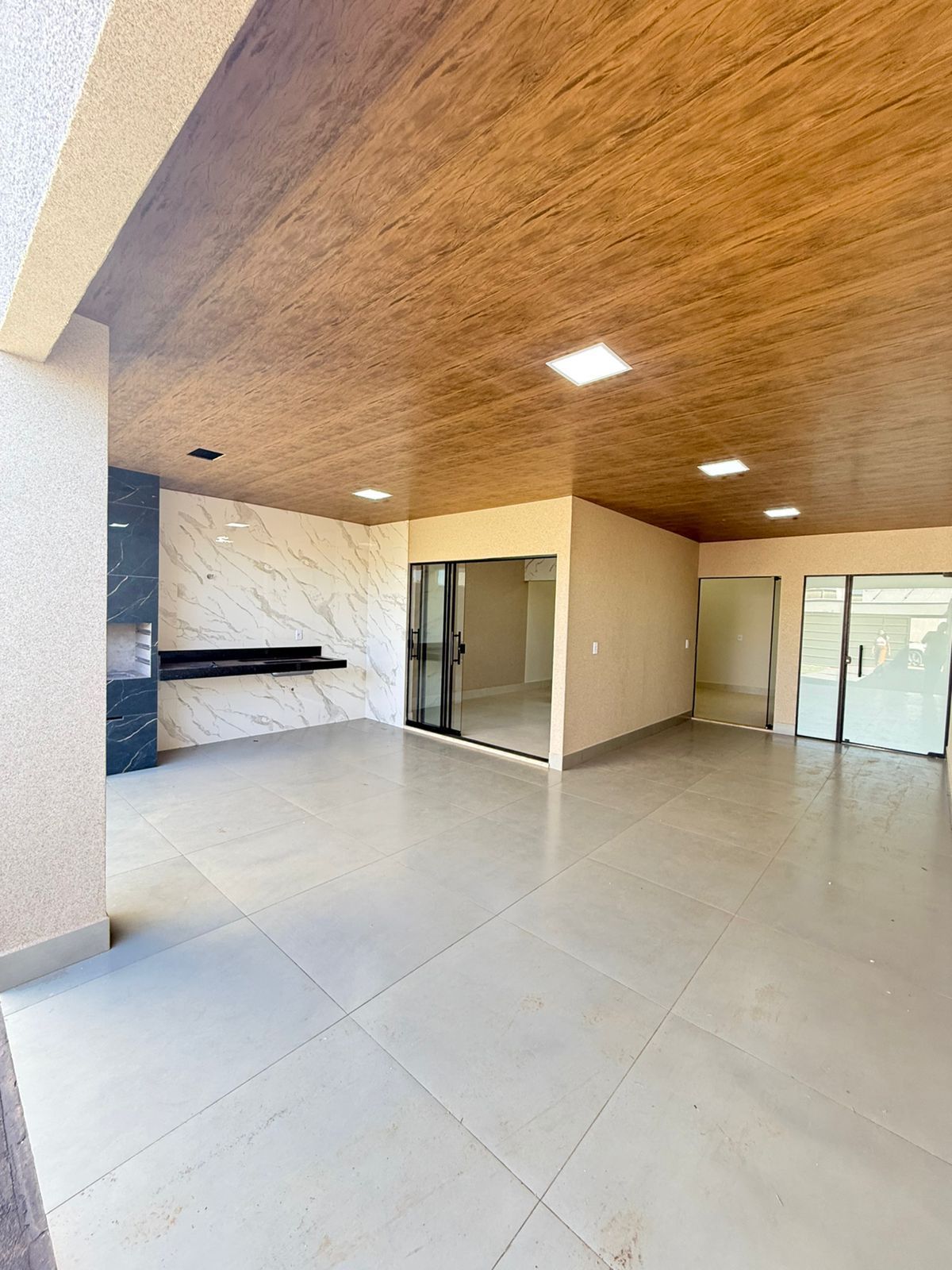 Casa à venda com 4 quartos, 136m² - Foto 1