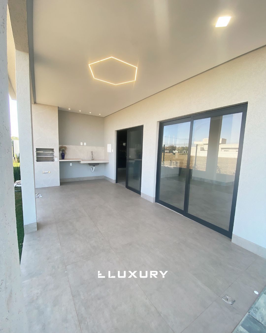Casa de Condomínio para alugar com 4 quartos, 388m² - Foto 19