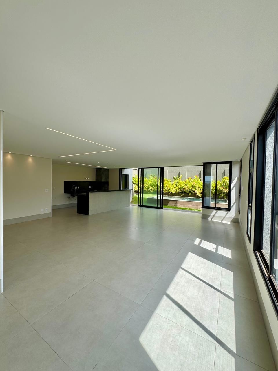 Casa de Condomínio à venda com 3 quartos, 224m² - Foto 4