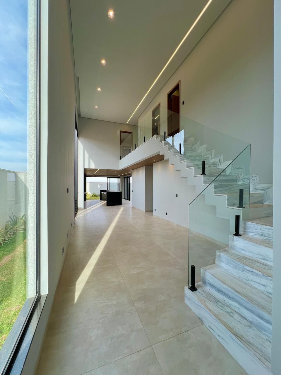 Casa de Condomínio à venda com 4 quartos, 361m² - Foto 3