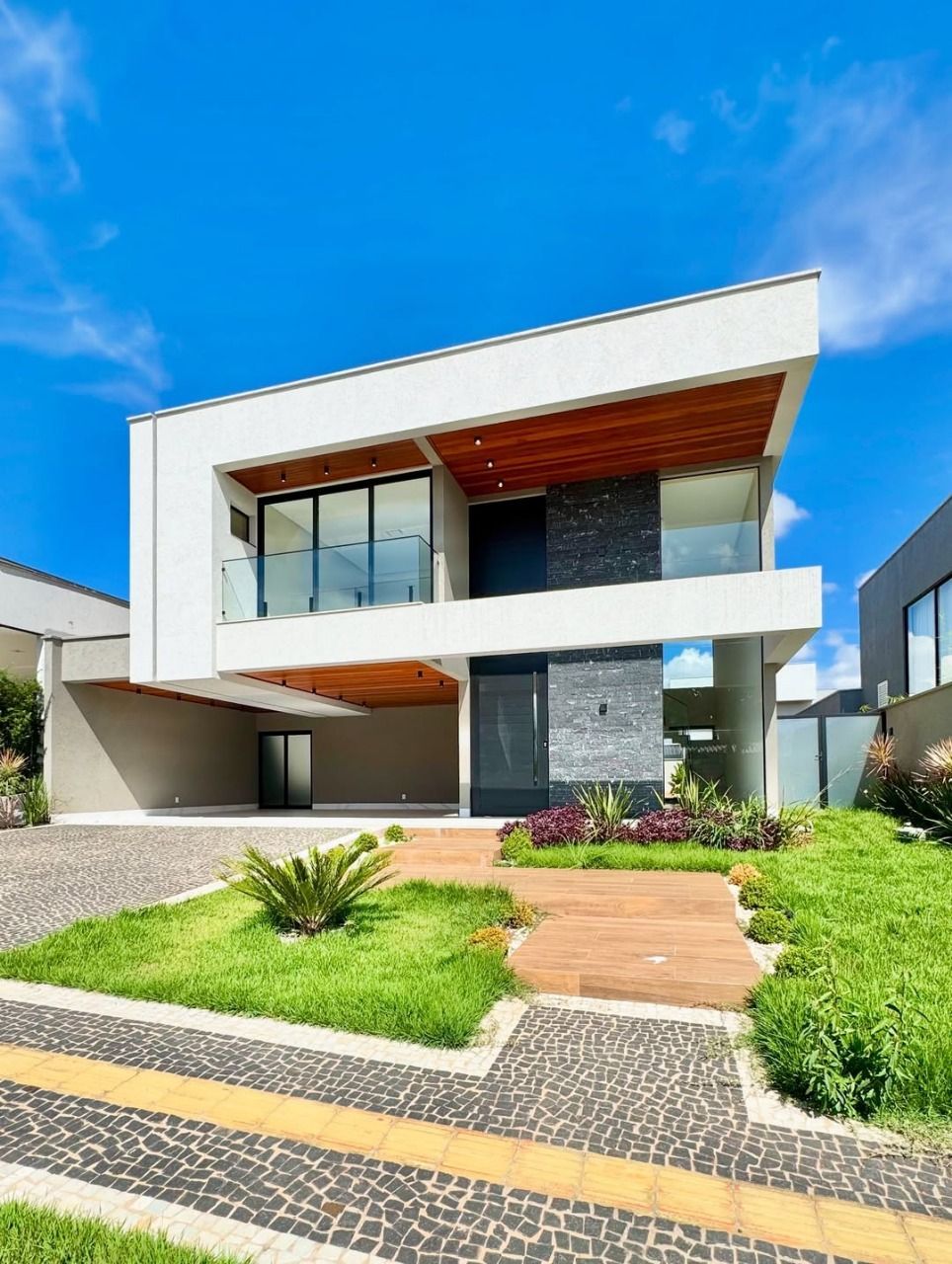 Casa de Condomínio à venda com 4 quartos, 360m² - Foto 1