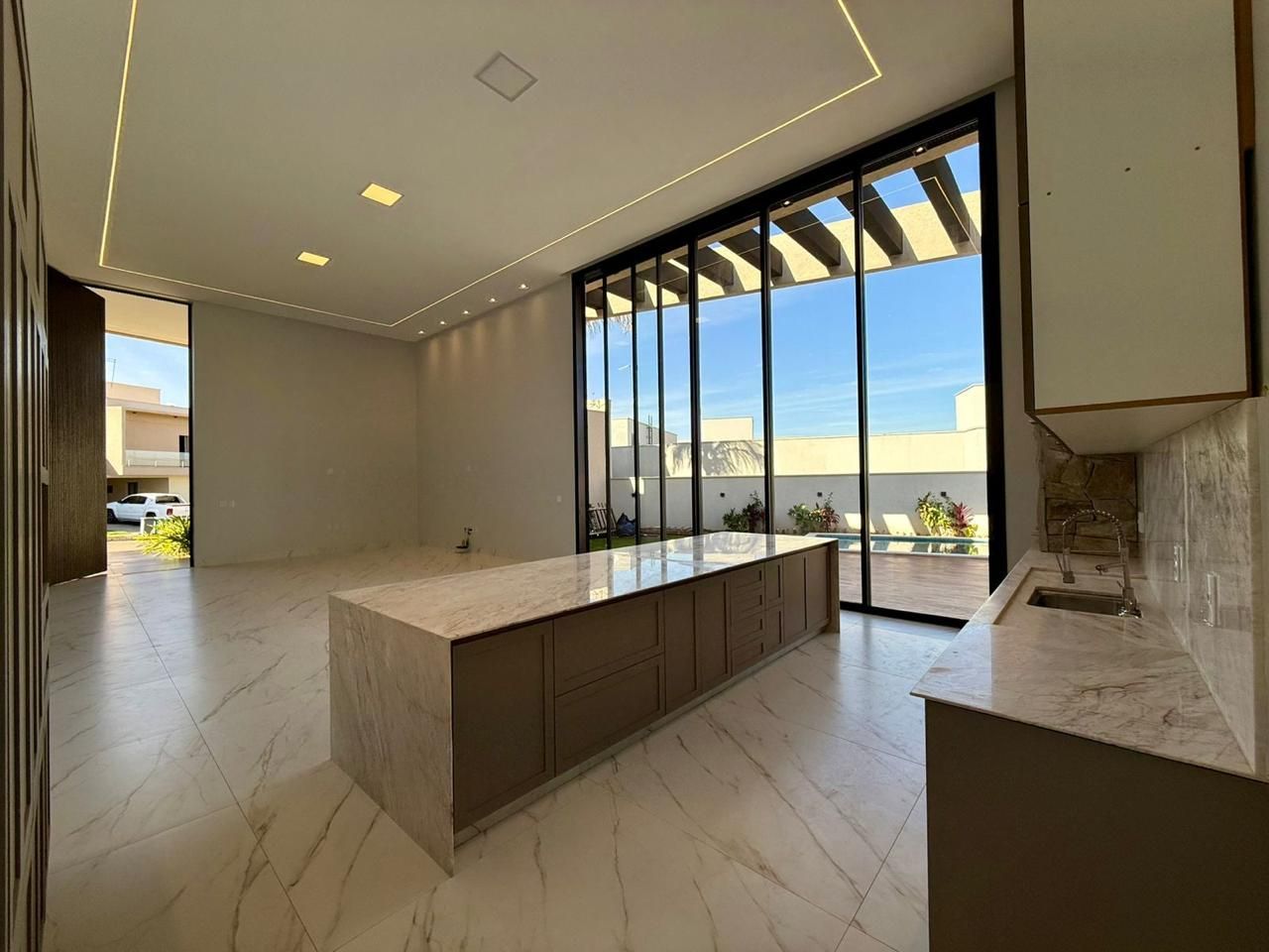 Casa de Condomínio à venda com 4 quartos, 356m² - Foto 4