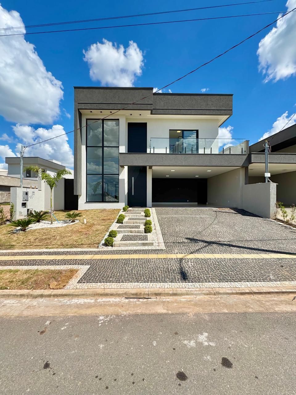Casa de Condomínio à venda com 4 quartos, 240m² - Foto 1