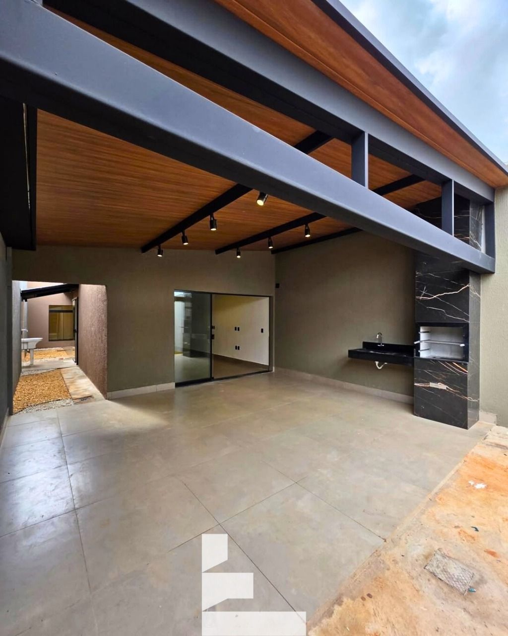 Casa à venda com 3 quartos, 110m² - Foto 1